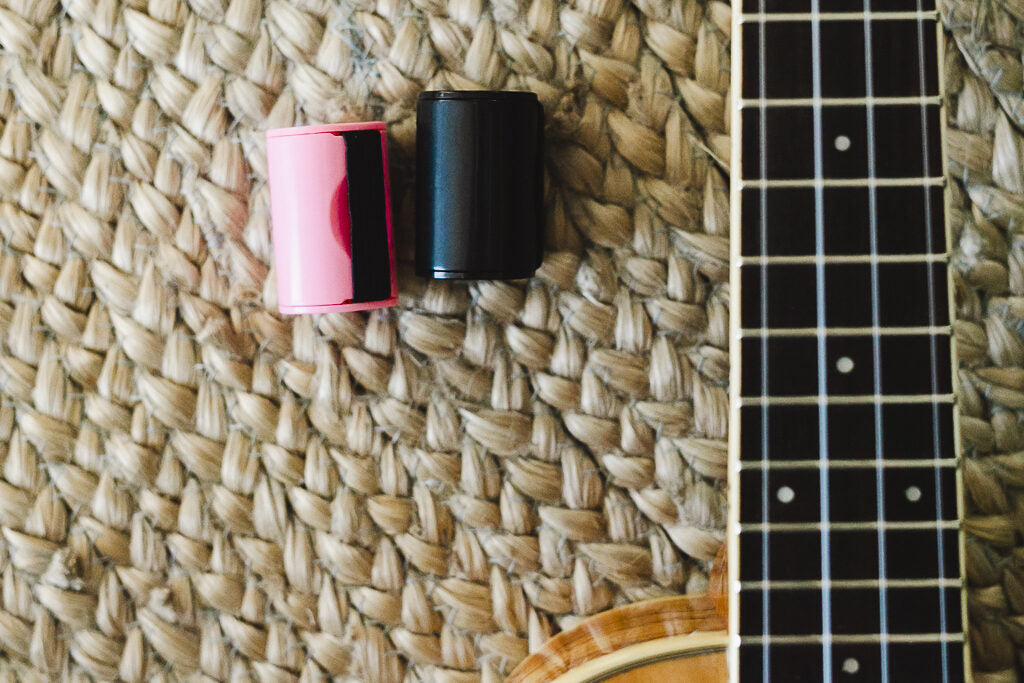 Finger-sized shaker in various colors