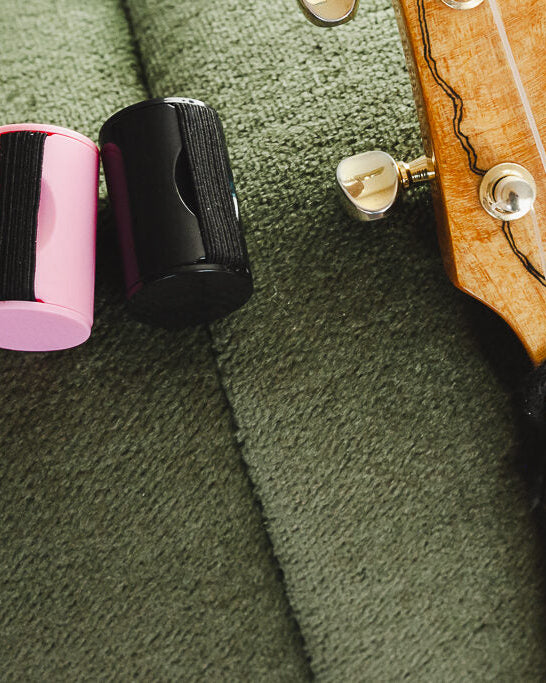 Finger-sized shaker in various colors
