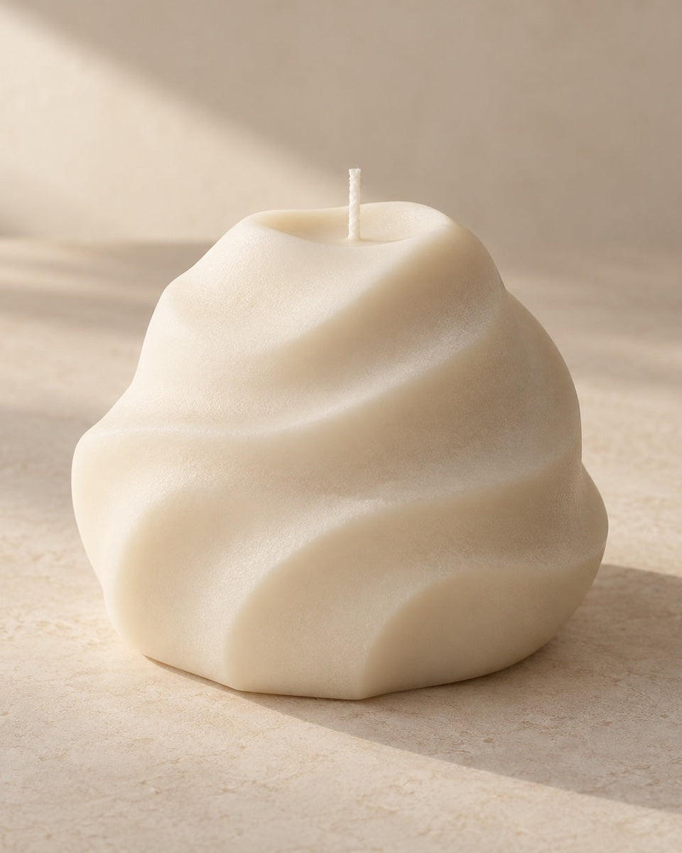 Sculptural soy candle “Kāpa”, sand white